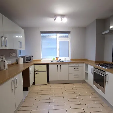 Fully Furnished 3 Bedroom *