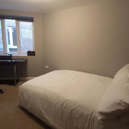Apartman Fully Furnished 3 Bedroom Bristol