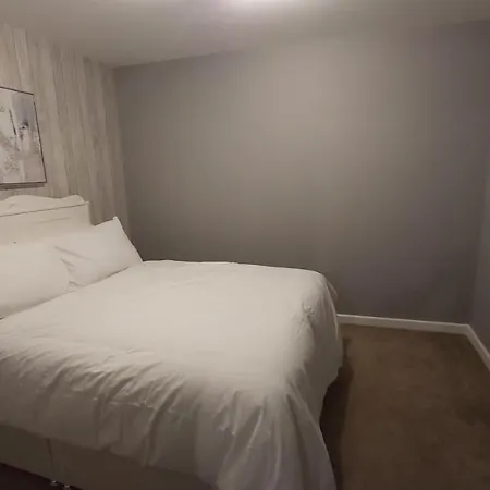 Fully Furnished 3 Bedroom * Бристоль