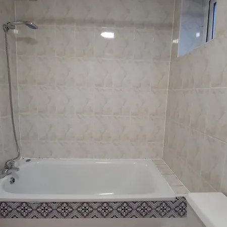 Fully Furnished 3 Bedroom * بريستول