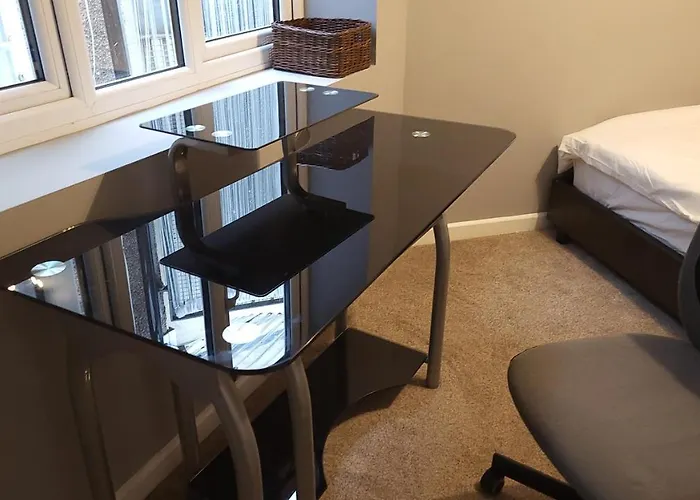 Fully Furnished 3 Bedroom * Бристоль