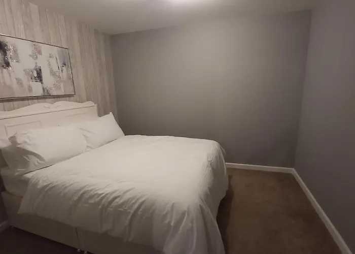 Fully Furnished 3 Bedroom * Bristol