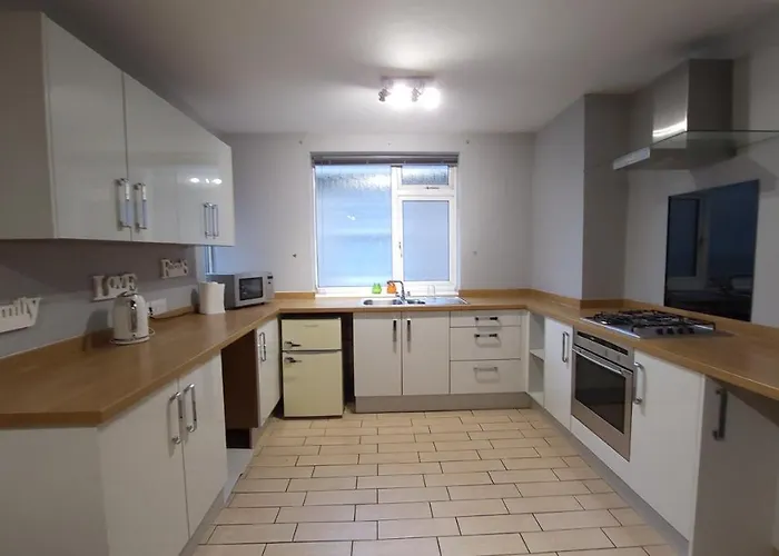 Fully Furnished 3 Bedroom *